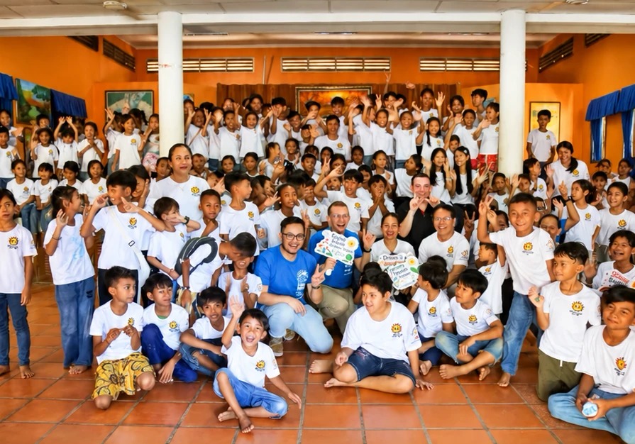 Peter Chang and the Little Sunshine Pledge team with the children of Sunrise Cambodia, featured on Channel 9's Global Energy Revolution